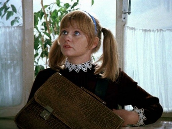 Фильмы, в которых актеры играли персонажей намного младше себя Фильмы, в которых актеры играли персонажей намного младше себя