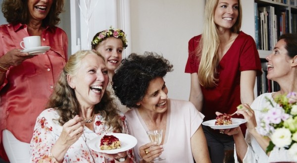 Душевное общение, сладости и лекарства: как россияне борются со стрессом Душевное общение, сладости и лекарства: как россияне борются со стрессом