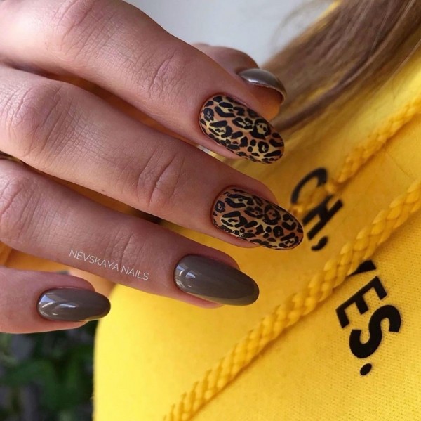 Маникюр с втиркой: необыкновенные идеи дизайна 2021 Маникюр с втиркой: необыкновенные идеи дизайна 2021