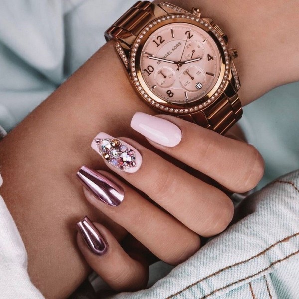 Маникюр с втиркой: необыкновенные идеи дизайна 2021 Маникюр с втиркой: необыкновенные идеи дизайна 2021