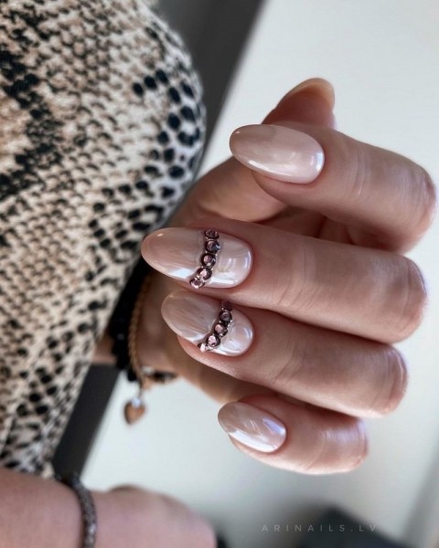 Маникюр с втиркой: необыкновенные идеи дизайна 2021 Маникюр с втиркой: необыкновенные идеи дизайна 2021
