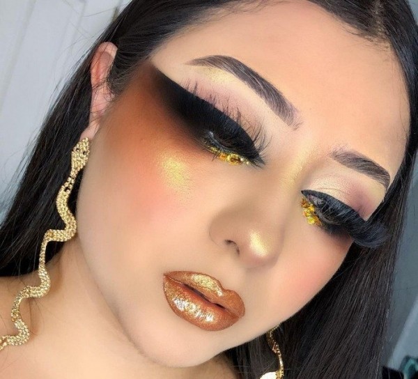 Макияж «глаза Бардо»: как повторить тренд социальных сетей, кому и для каких случаев он подойдет Макияж «глаза Бардо»: как повторить тренд социальных сетей, кому и для каких случаев он подойдет