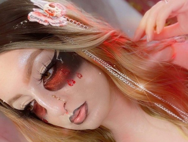 Макияж «глаза Бардо»: как повторить тренд социальных сетей, кому и для каких случаев он подойдет Макияж «глаза Бардо»: как повторить тренд социальных сетей, кому и для каких случаев он подойдет